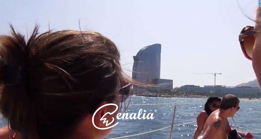 Vermut en catamarán con música