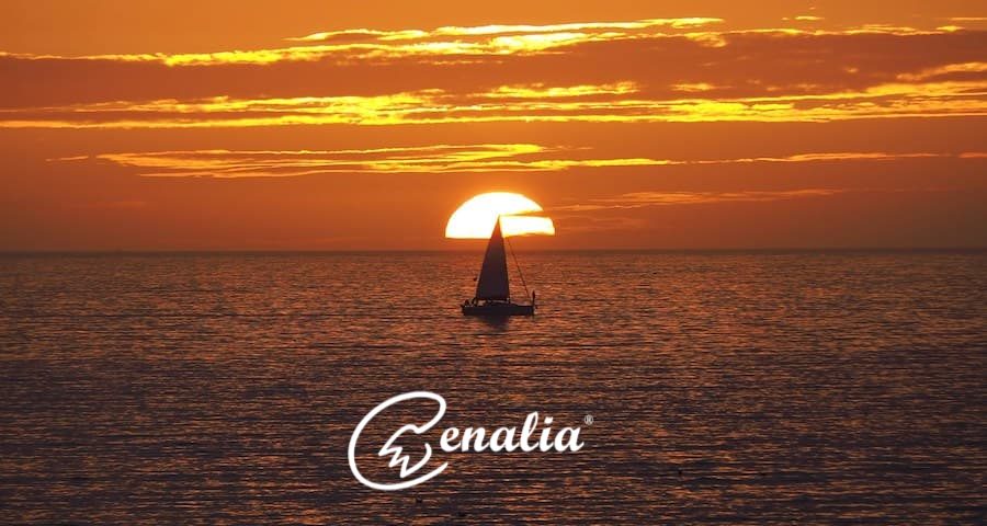 Puesta de sol en barco en Barcelona puesta sol barco barcelona