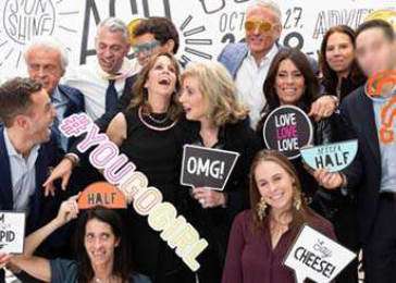 Invitado infiltrado en cena de empresa