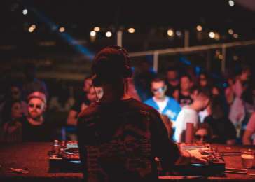 Cenas con baile y DJ en Barcelona para empresas