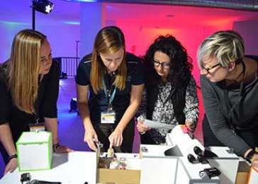 Cena con actividades para empresas en Barcelona