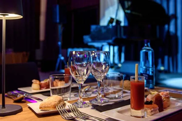 Cena con espectáculo de ópera en la Casa Museu Núria Pla Cena con espectáculo de ópera en la Casa Museu Núria Pla