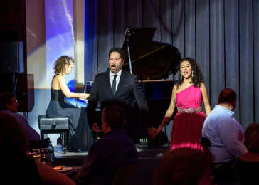 Cena con ópera en Barcelona